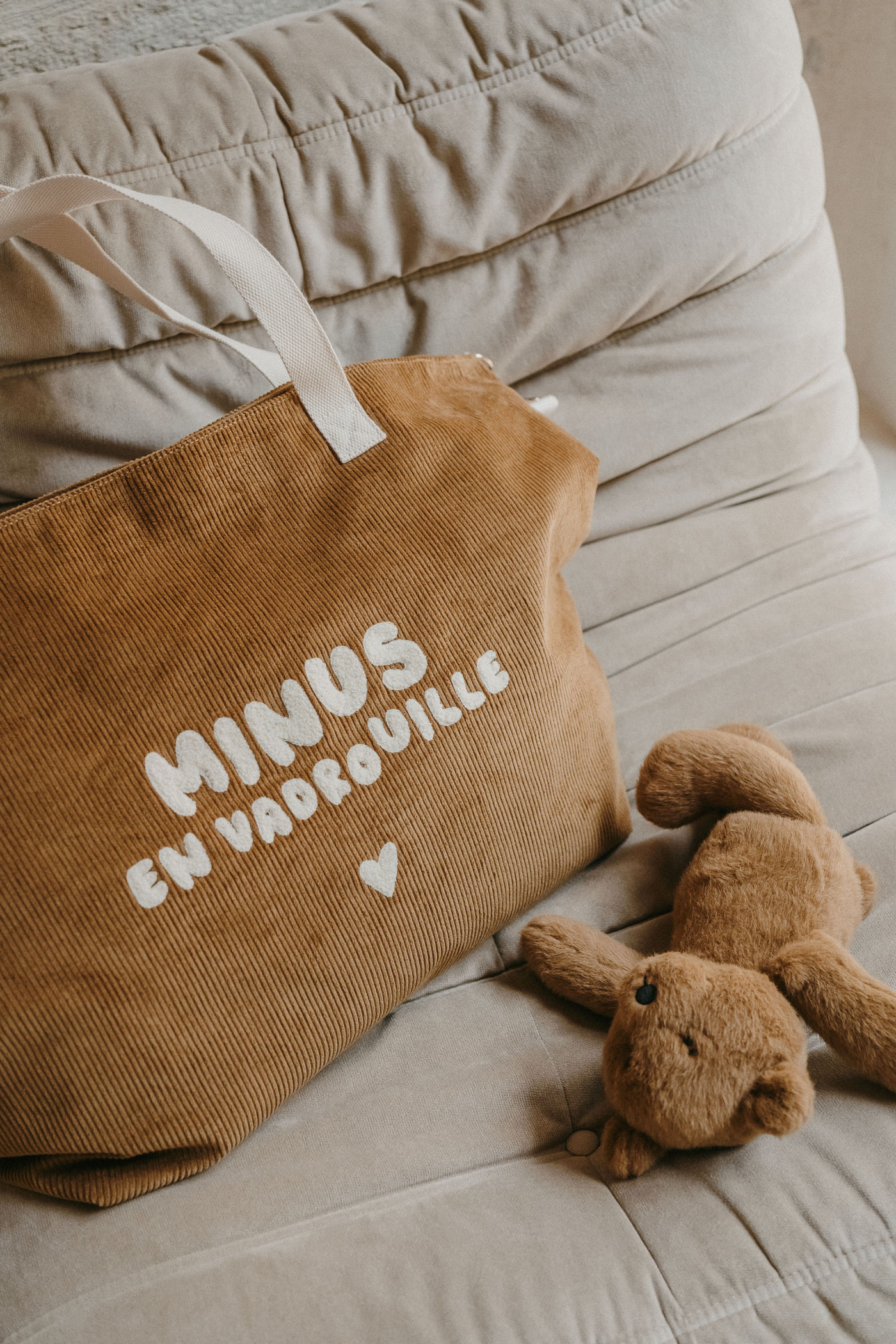Sac XL velours - Minus en vadrouille – Image 3