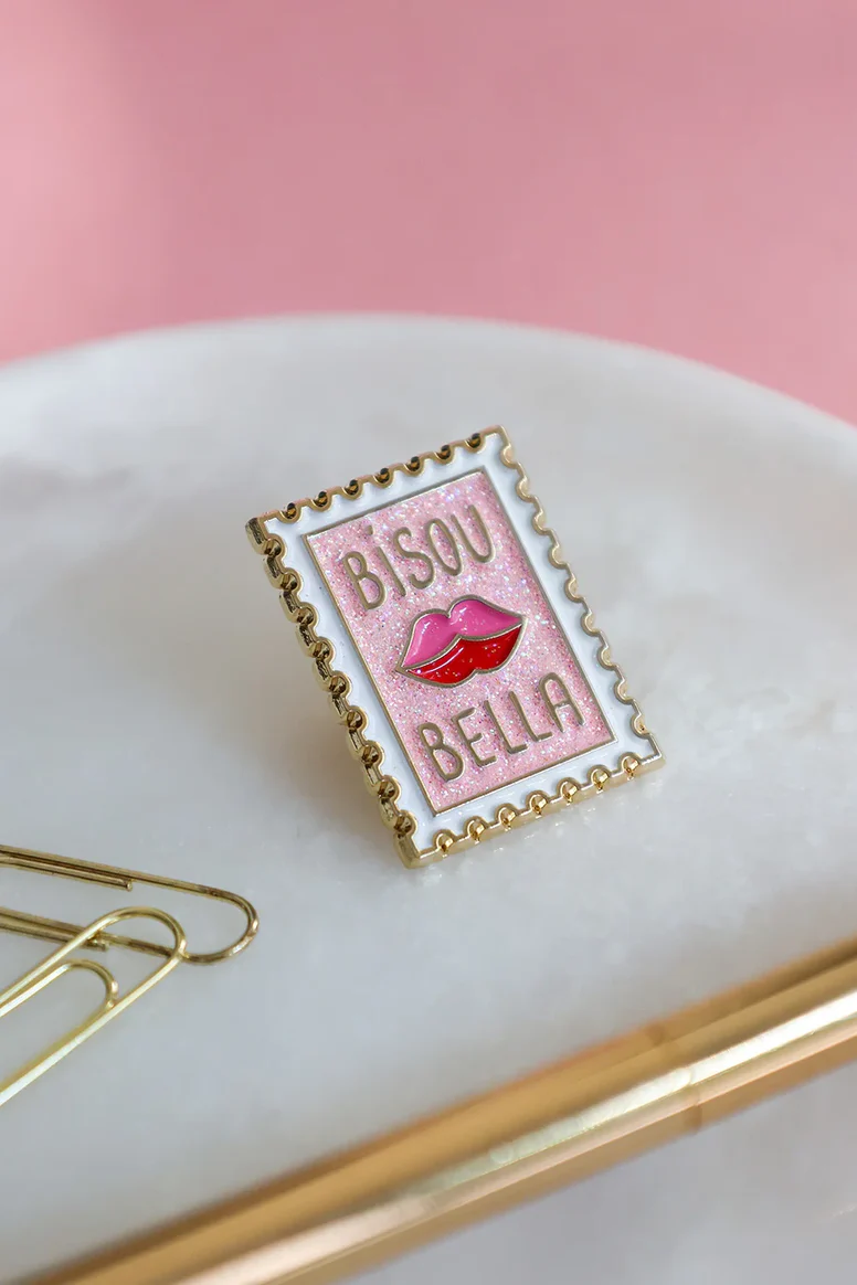 Pin's | Timbre bisous – Image 2