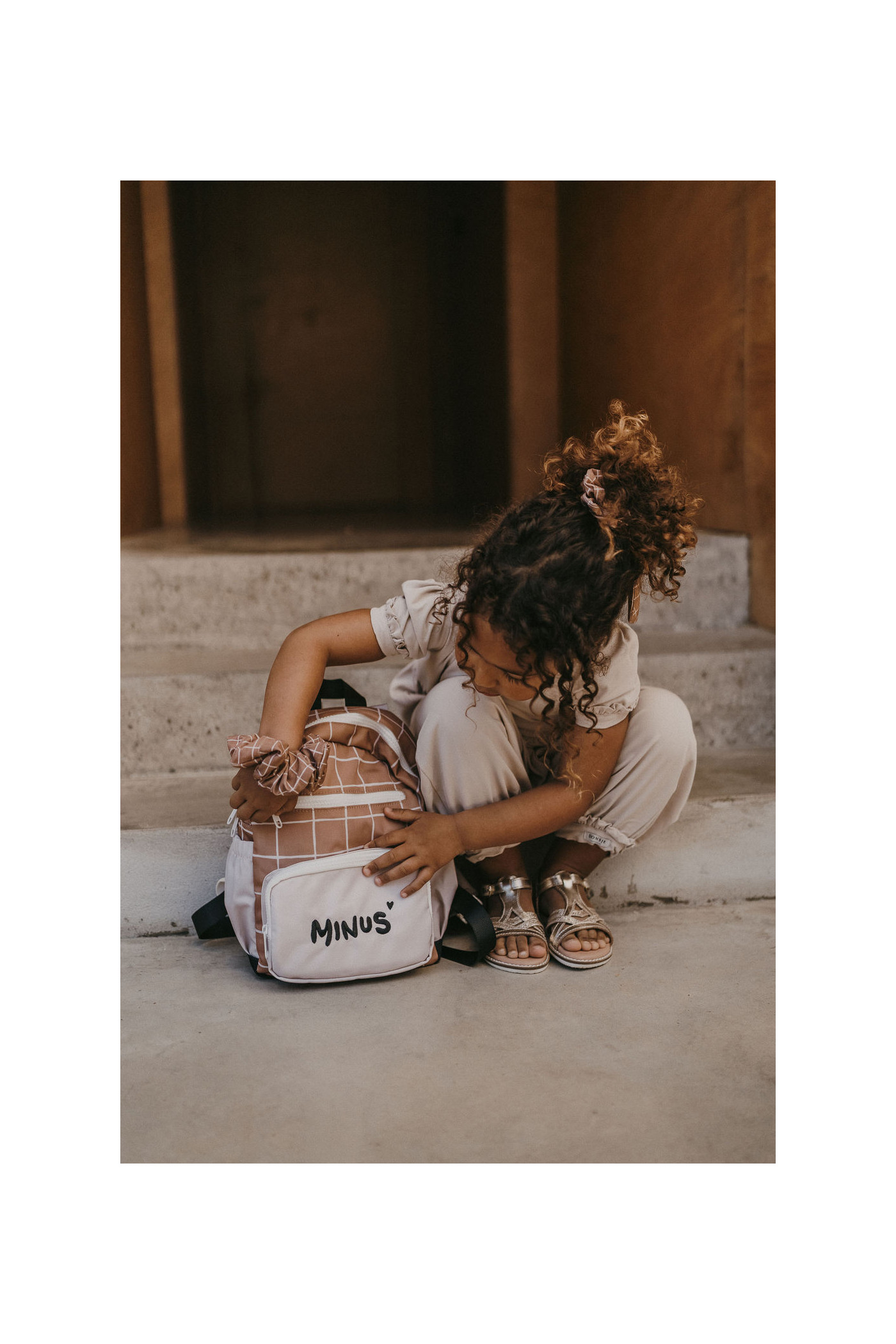 Sac à dos Maternelle Minus | Carreaux Caramel – Image 2